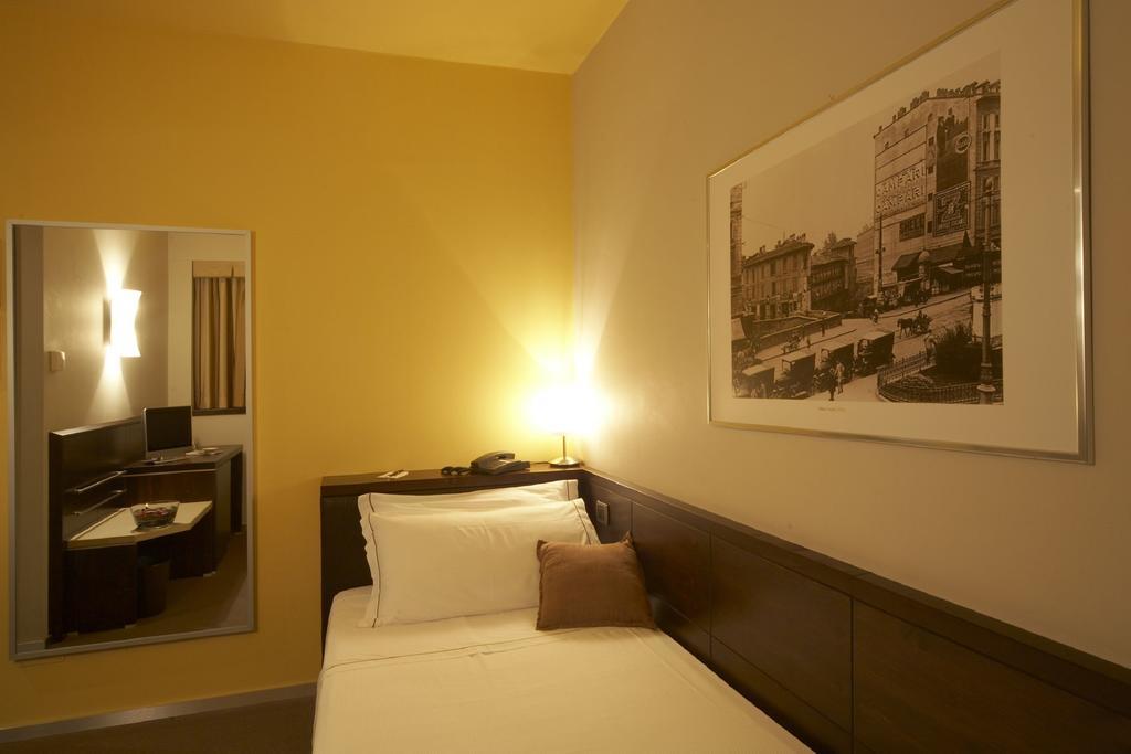 Hotel Montini Linate Airport Peschiera Borromeo Quarto foto